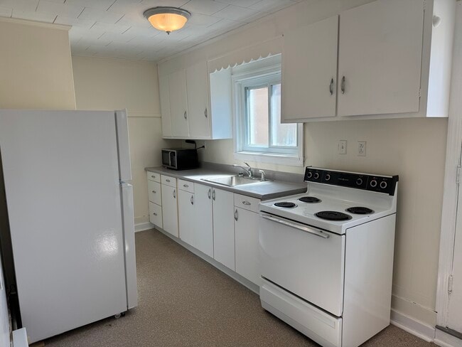 Building Photo - 108 Erie St