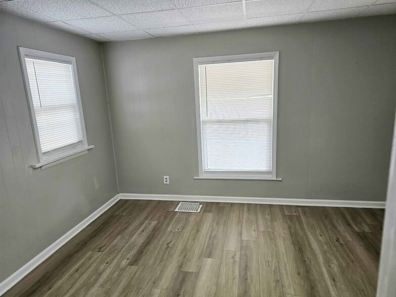 Building Photo - 313 Elm St