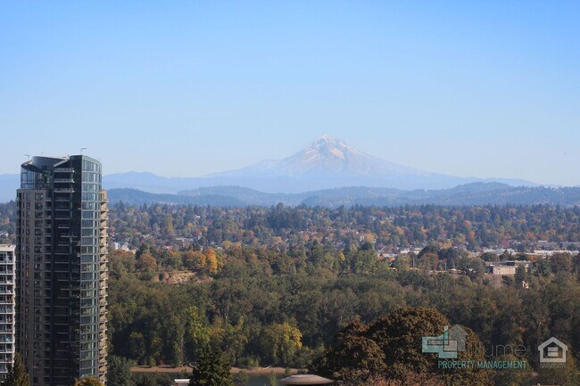 Building Photo - Condo Near OHSU with Huge Deck, Stunning Views and Parking