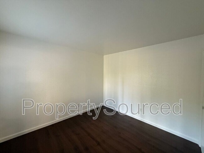 Building Photo - 1633 Porter Way