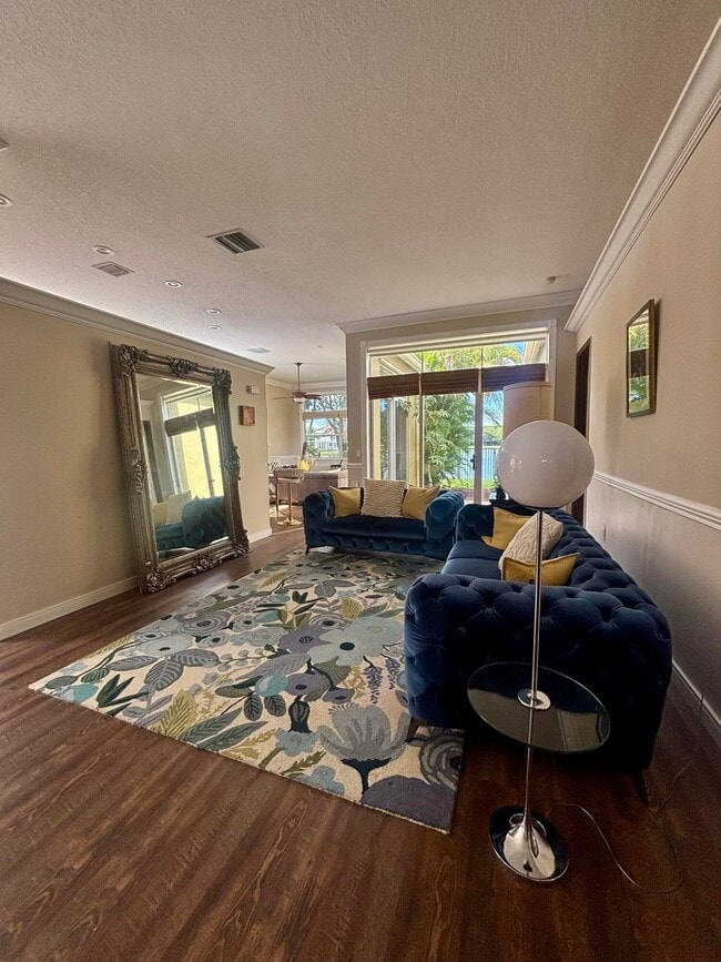 Building Photo - 2333 Waburton Terrace