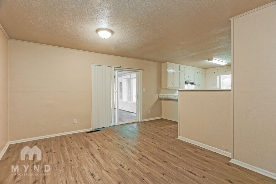 Building Photo - 713 Kingman Rd