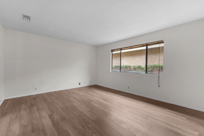 Building Photo - 14 Presidio Pl