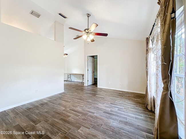 Building Photo - 5345 Cangro St