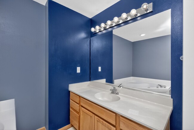 Building Photo - NEAR OTTER CREEK GOLF COURSE!! 2 Bedroom, 1.5 Bathroom in Northeast Ankeny