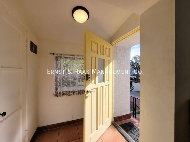 Building Photo - 1911 Cedar Ave