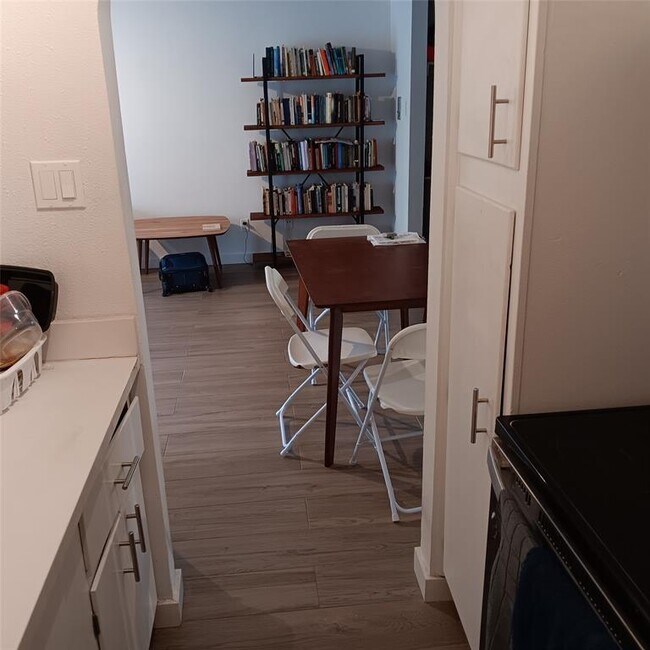 Building Photo - 815 Kipling St