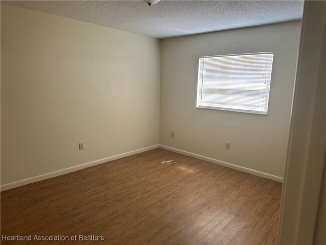 Building Photo - 7420 Valencia Rd