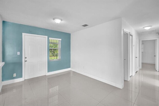 Building Photo - 17115 NW 12th Ct