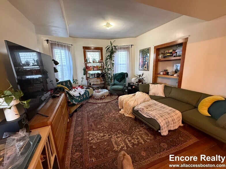 Building Photo - 331 Faneuil St