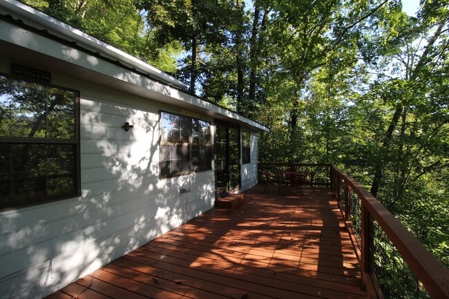 Building Photo - 8045 Sarah Thomas Rd