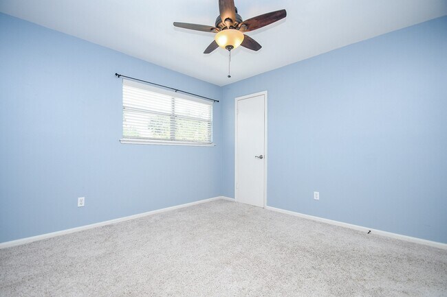 Building Photo - 1711 Earl of Dunmore St