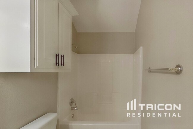 Building Photo - 1312 Pierron Dr