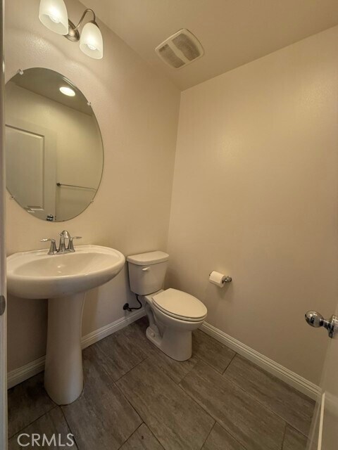 Building Photo - 422 W Rte 66