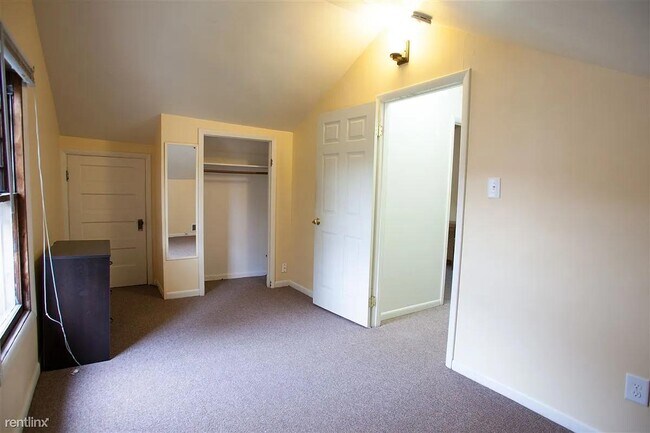 Building Photo - 910 Dewey Ave