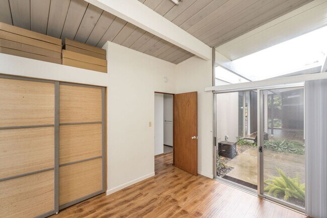 Building Photo - Wonderful Atrium Eichler in the Heart of Greenmeadow