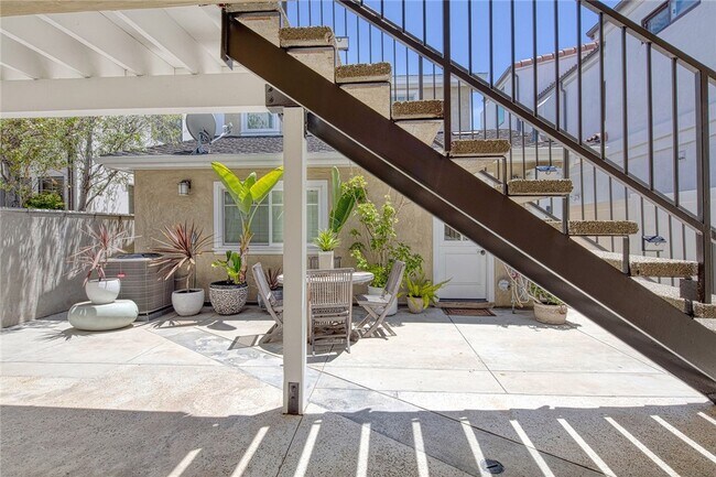 Building Photo - 705 Larkspur Ave