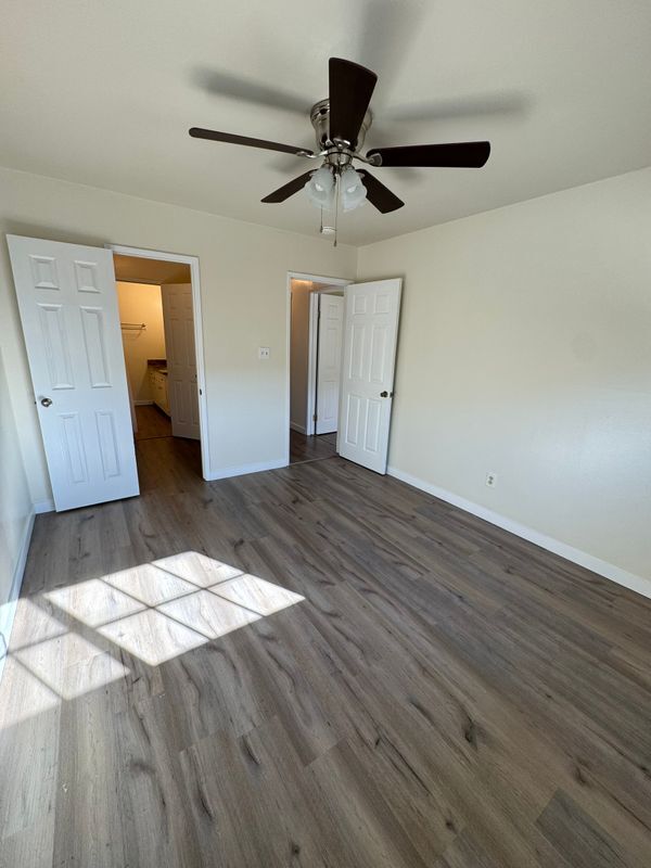 Building Photo - 1320 Heron Ave