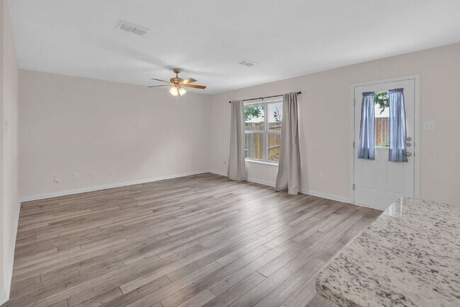 Building Photo - 4536 Skipador Dr