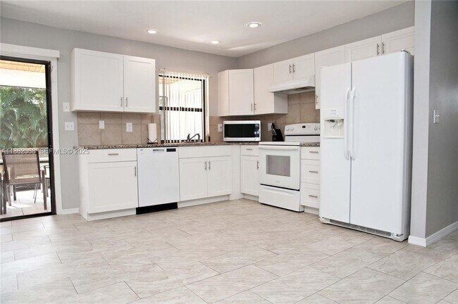 Building Photo - 722 SE Thanksgiving Ave