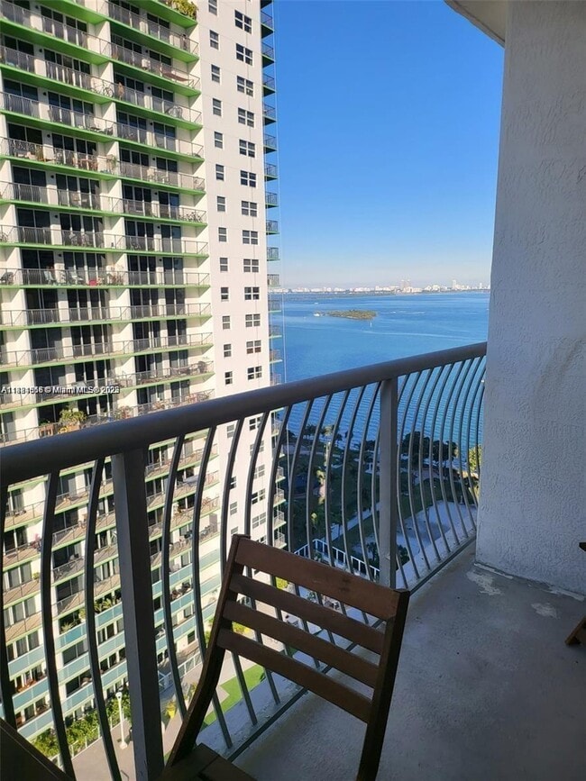 Building Photo - 1750 N Bayshore Dr