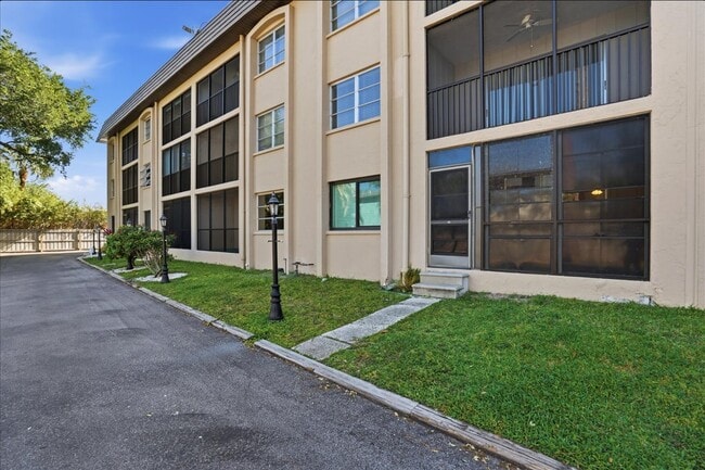Building Photo - 3700 S Osprey Ave