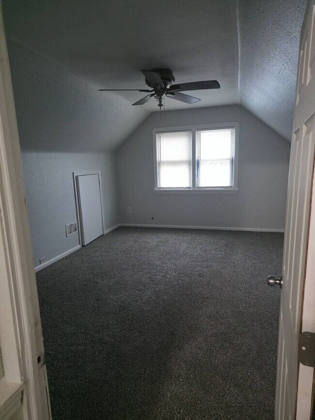 Building Photo - Newly Renovated Show Road Single Family