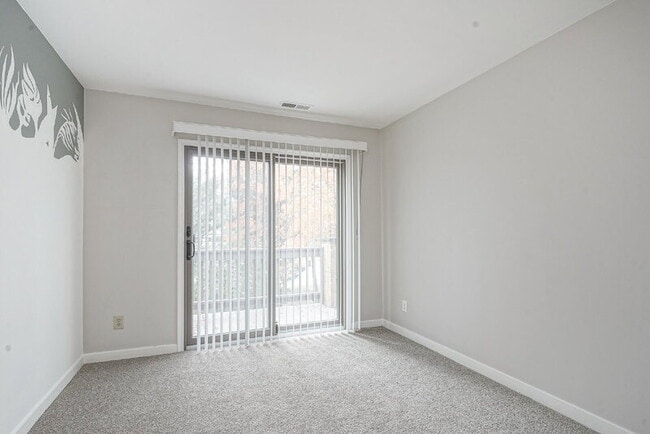 Building Photo - 2004 Augusta Cir