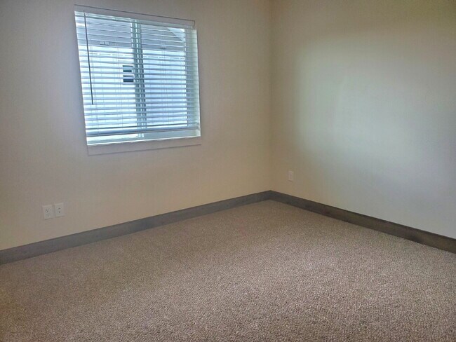 Building Photo - 2 bed, 2 bath with great views!