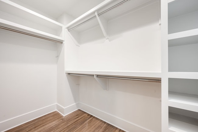 Building Photo - Room in Townhome on Donna Ave