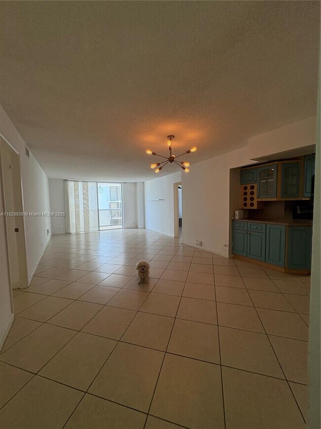 Building Photo - 6039 Collins Ave