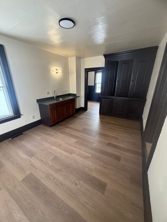 Building Photo - Ranch 3 Bedroom House