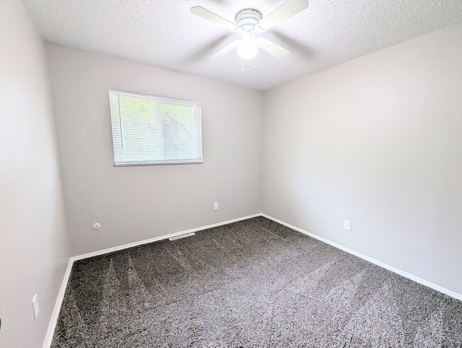 Building Photo - Great 3 Bedroom, 1 Bath Home