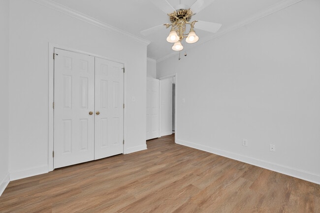 Building Photo - 310 Willow Crest Ln