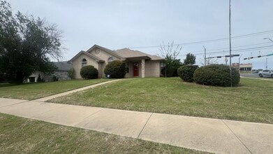 Building Photo - 3 Bedroom Home Conveniently Located off Stan Schlueter in Killeen