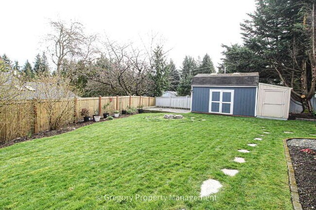 Building Photo - Well Maintained 1st Time Rental 4bed 3bath 2 Car 2076sf New Paint. Huge Fenced Backyard A/C