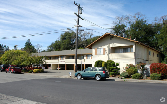 Primary Photo - Town and Country Apartments