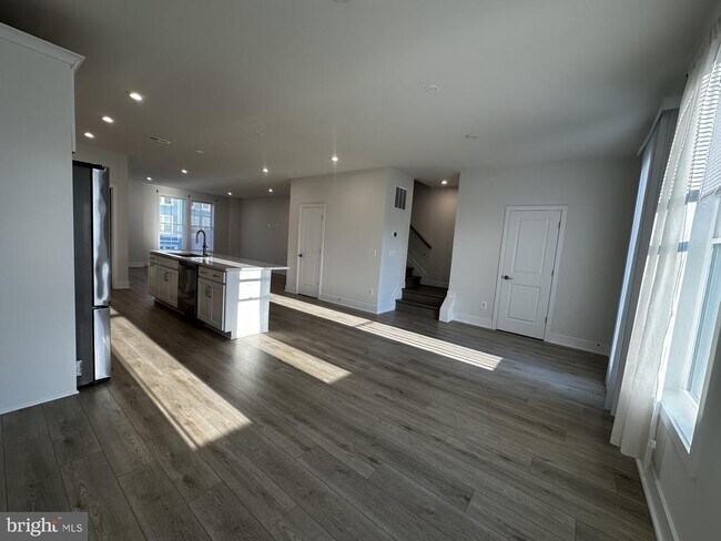 Building Photo - 112 Galaxy Pl