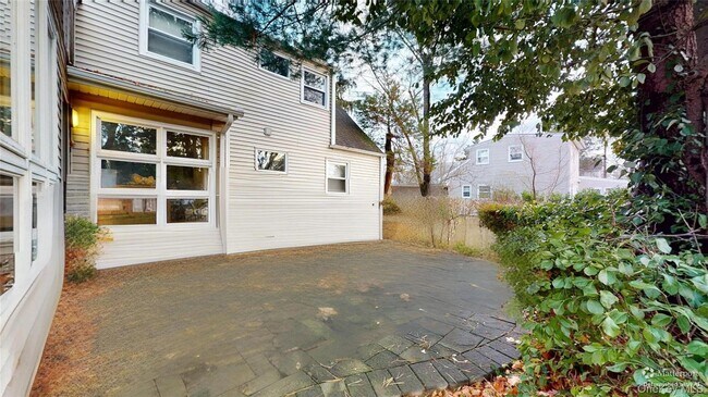 Building Photo - 11 Rockhill Rd