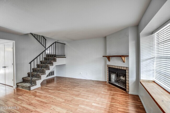 Building Photo - 4901 E Kelton Ln