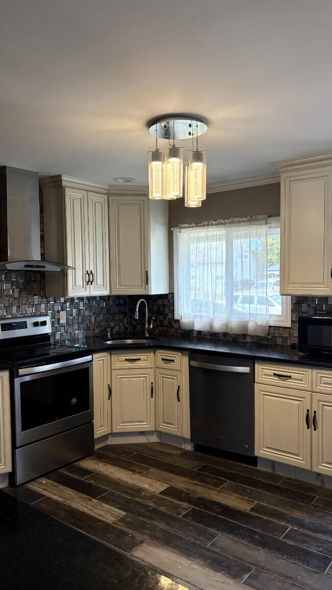 Building Photo - 20 Basket Ln