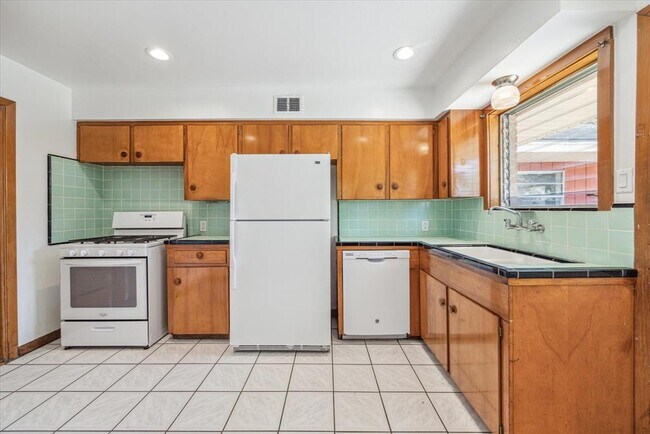 Building Photo - 5409 Libbey Dr