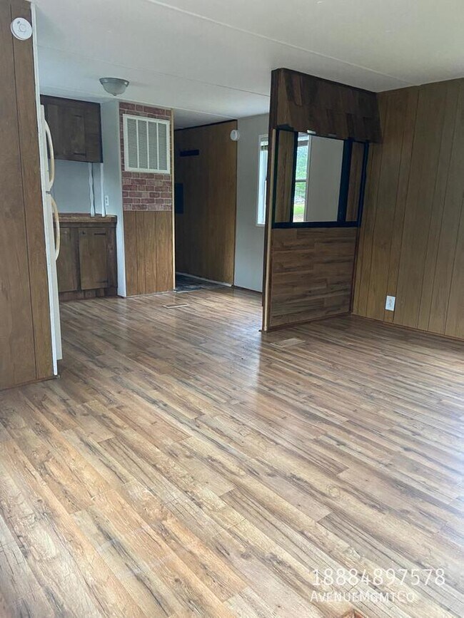 Building Photo - 3010 21st St Ln NE