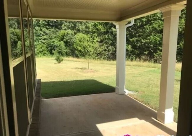 Building Photo - 124 Daisy Cir