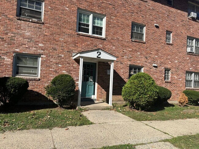 Building Photo - 5 Treat St