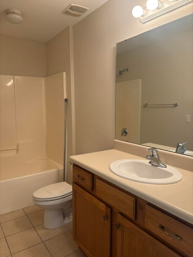 Building Photo - 4434 Gearhart Rd