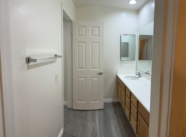 Building Photo - Large 5 bedroom / 2.5 Bathroom Perris Home