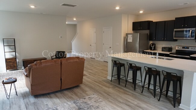 Building Photo - Beautiful, recently constructed 3BR/2.5BA ...