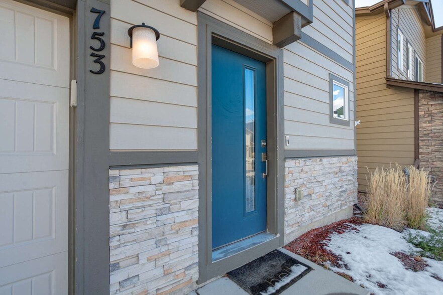 Building Photo - 753 Grissom Dr