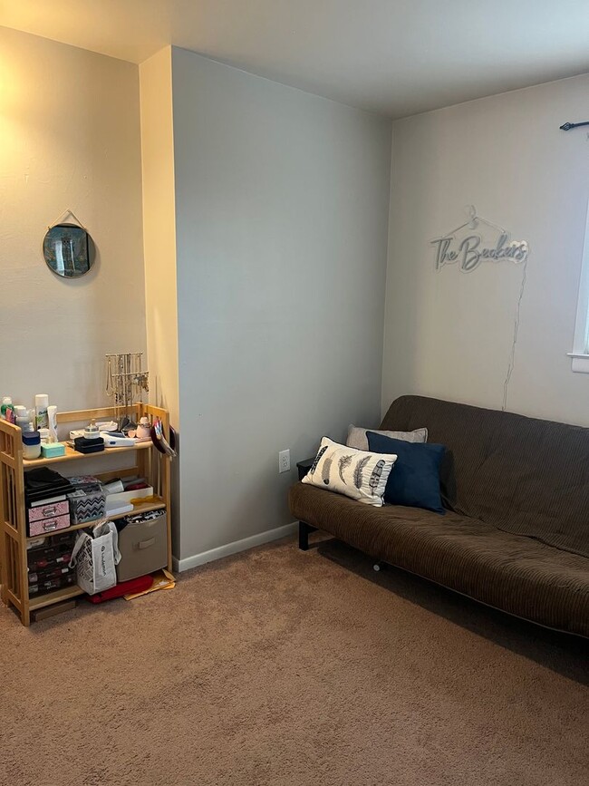 Building Photo - Beautifully Remodeled 2BR home in great neighborhood (Guilderland Schools)